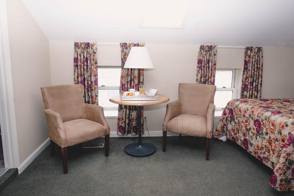 The Queen'S Inn Kingston Bagian luar foto