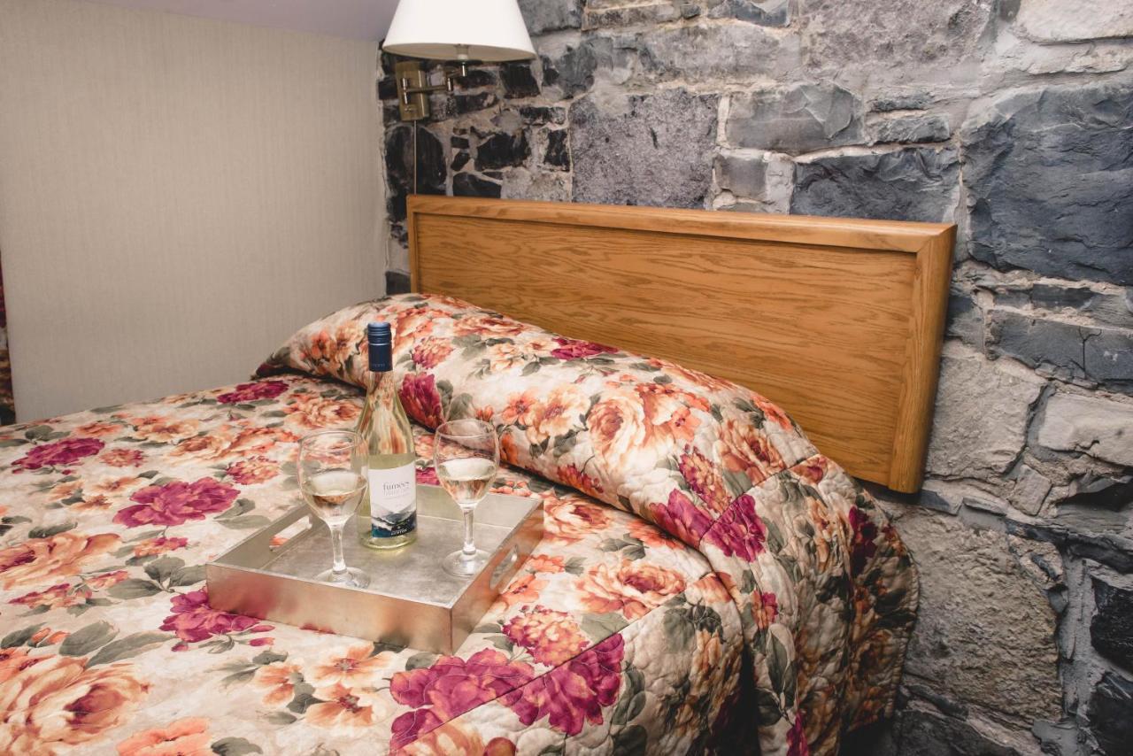The Queen'S Inn Kingston Bagian luar foto