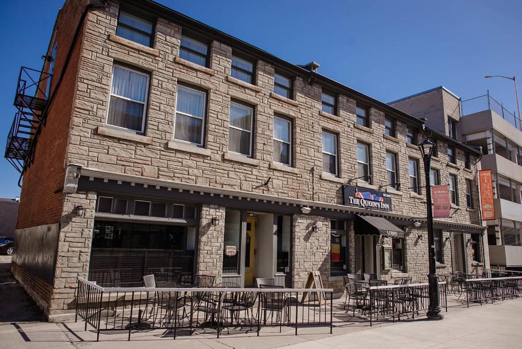 The Queen'S Inn Kingston Bagian luar foto