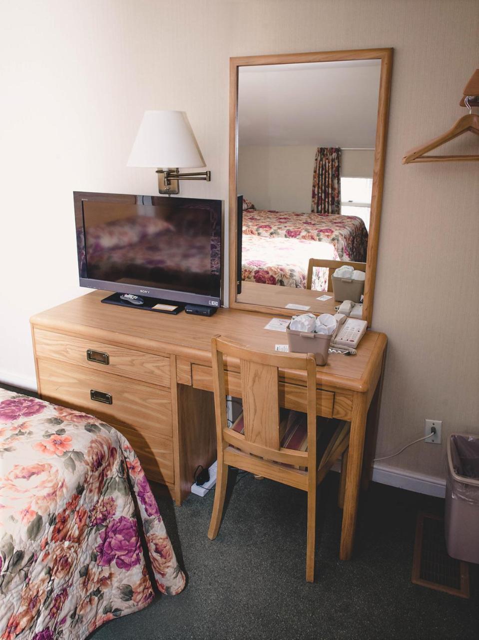 The Queen'S Inn Kingston Bagian luar foto