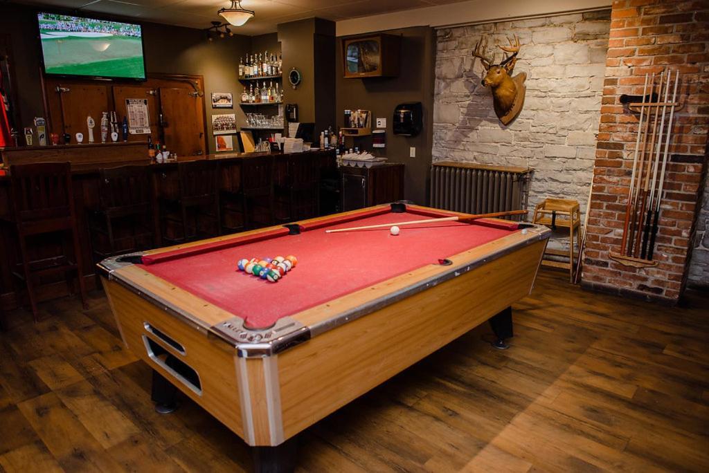The Queen'S Inn Kingston Bagian luar foto