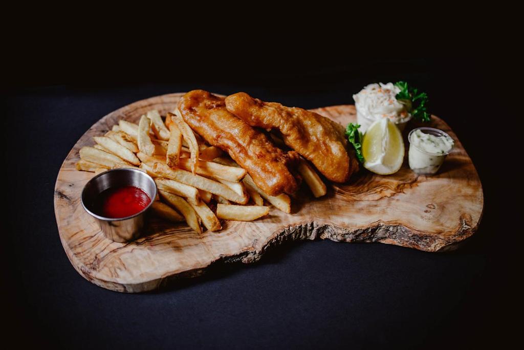 The Queen'S Inn Kingston Bagian luar foto