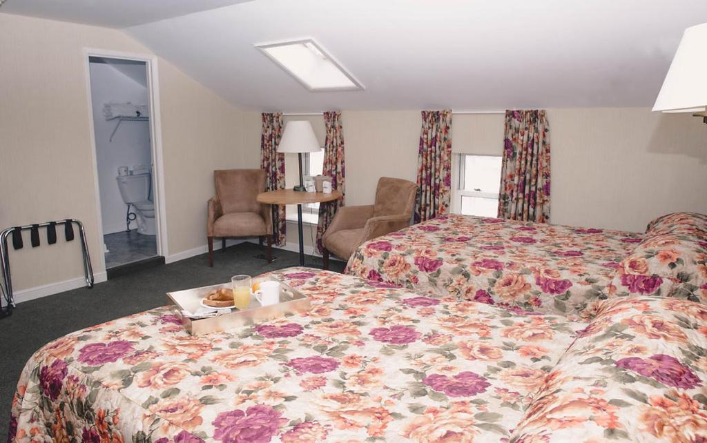 The Queen'S Inn Kingston Bagian luar foto